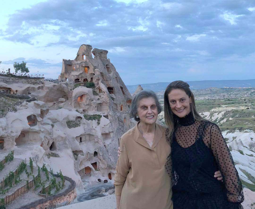 Sara Kinjo Esber e a filha Grace Gibrail Kanjo