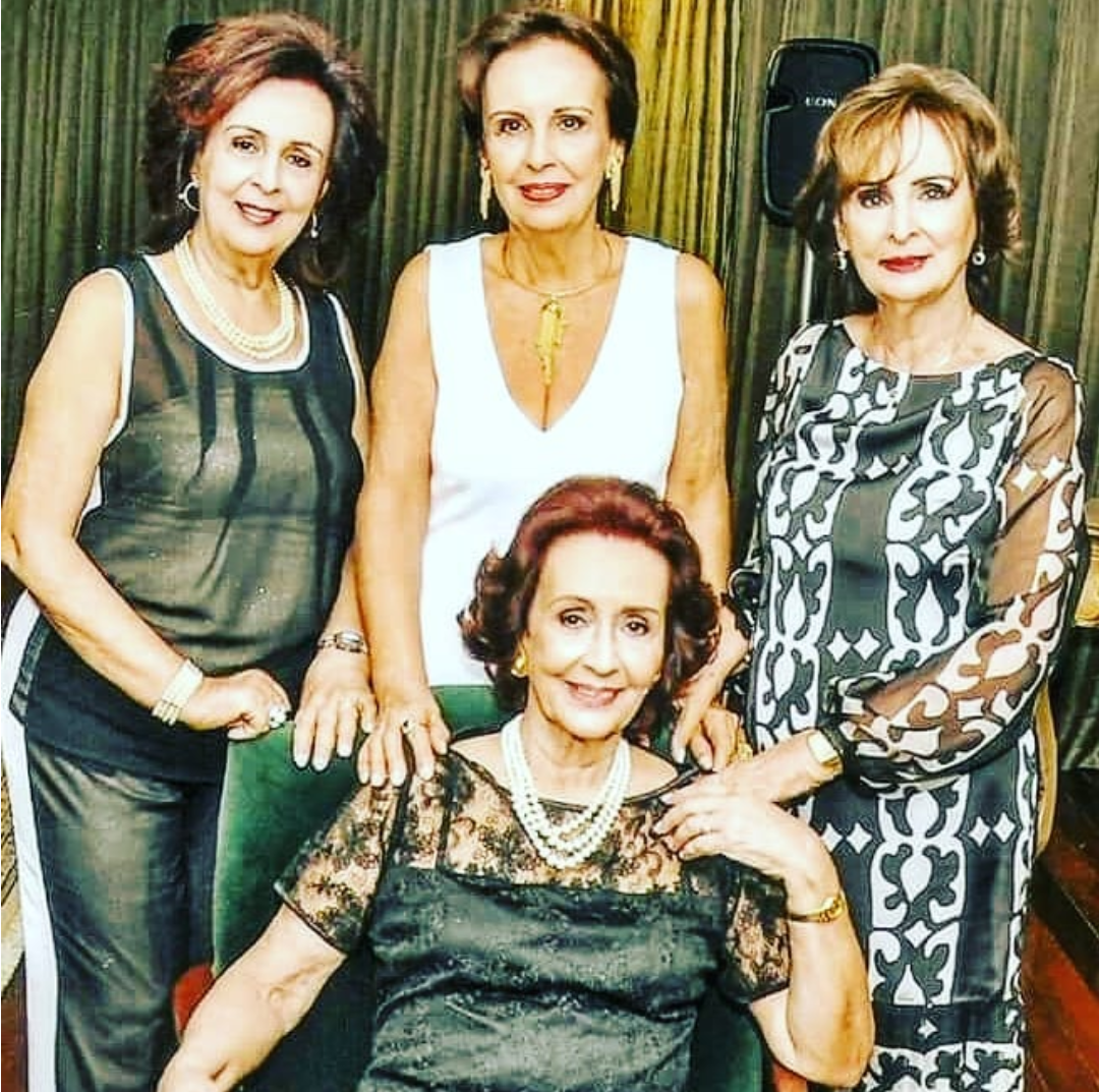 Moema Castro e Silva Olival (sentada), Magaly Castro e Silva Pacheco, Marilda Castro e Silva Ferreira Coelho e Marisa Castro e Silva Guanabara