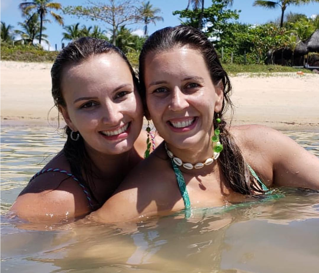 Lara e Liza Olival Koutunin