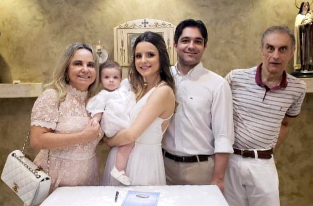 Isabella Navarrete e Marcel Gambatti, com a filha Leonora e os pais de Isabella
