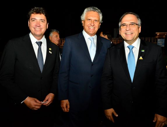Senador Wilder Morais e o governador eleito Ronaldo Caiado com Sandro Mabel